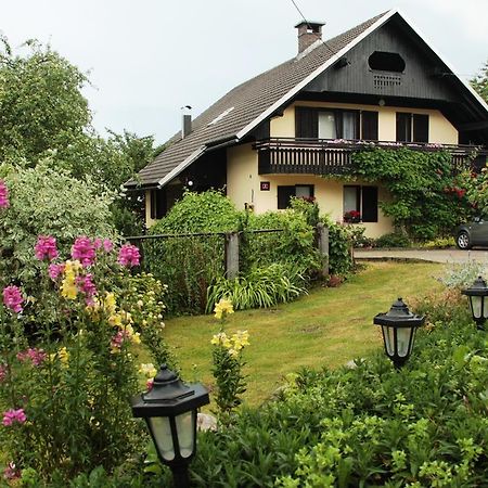 Garden Apartments Maria Блед Стая снимка