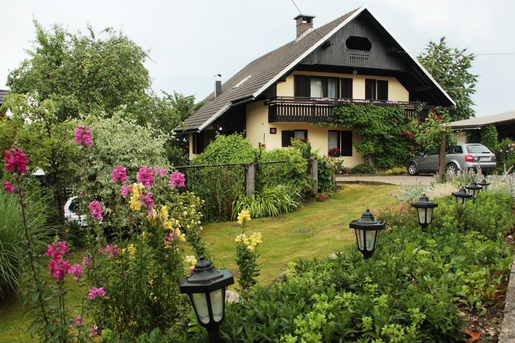 Garden Apartments Maria Блед Стая снимка