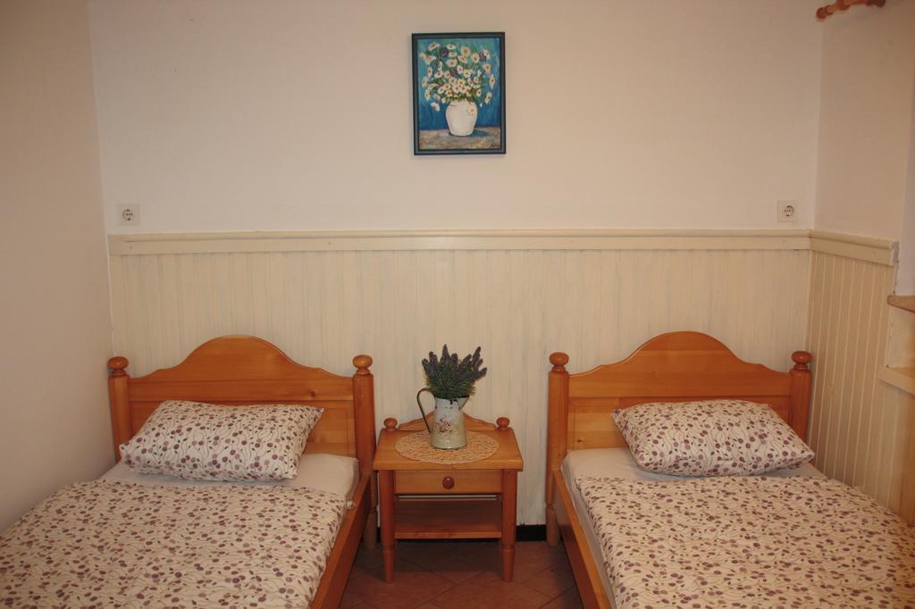 Garden Apartments Maria Блед Стая снимка
